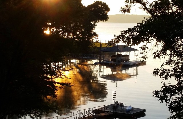 ¡Quédate en el lago Kentucky! ¡Usa el muelle en las fotos!