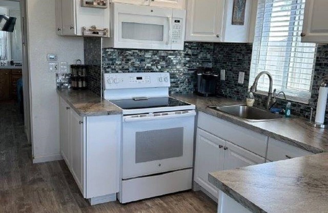 Stay & Play - Special Offer 30% off daily rate on bookings of 28 days or more.