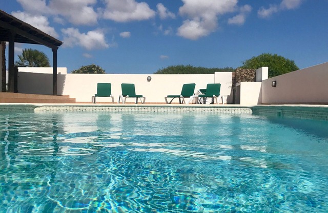 Mantenerse a bordo: Villa rústica con piscina climatizada, vistas, patio, Wi-Fi, televisión, ...