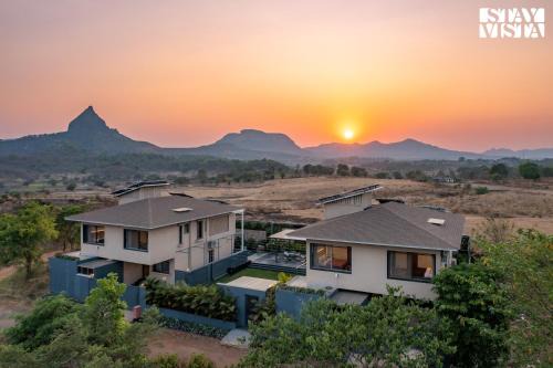 StayVista at Daisy Hill with Pool, Gazebo, Wi-Fi