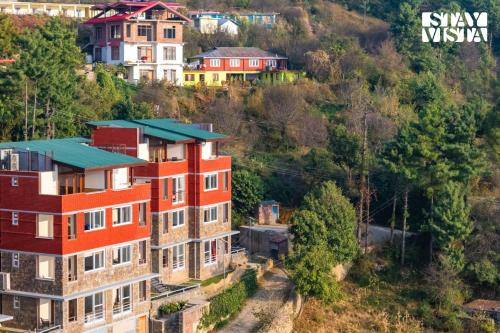 StayVista at Grove - Elysium Estate with Hill View, Lawn