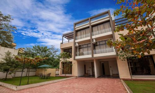 StayVista's Greenwoods Villa 1 - City-Center Villa with Private Pool, Terrace, Lift & Carrom Board