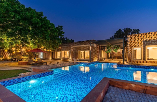 Stayvista @ The Brick House w/ Private Pool & Lawn