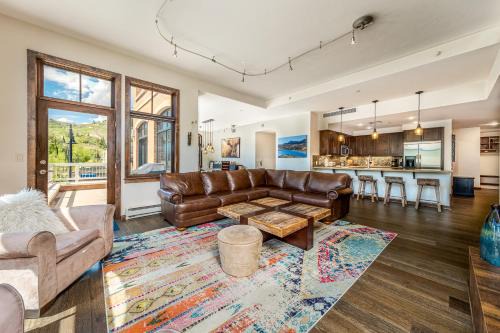 Steamboat Springs Escape Free Bus to Resort!