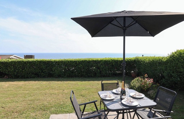 STELLA MARIS, family friendly, country holiday cottage in Cawsand