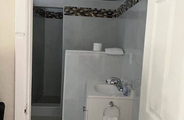 Stellar location 3 bedroom, 3 bath, sleeps 10