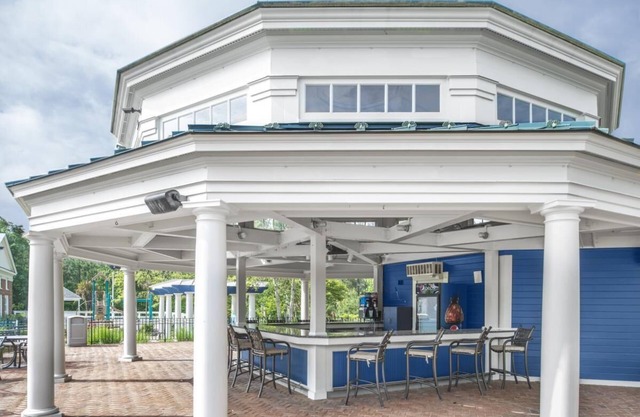 Step Back in Time! Near Governor’s Palace, Kitchen, Pool, Fitness Center