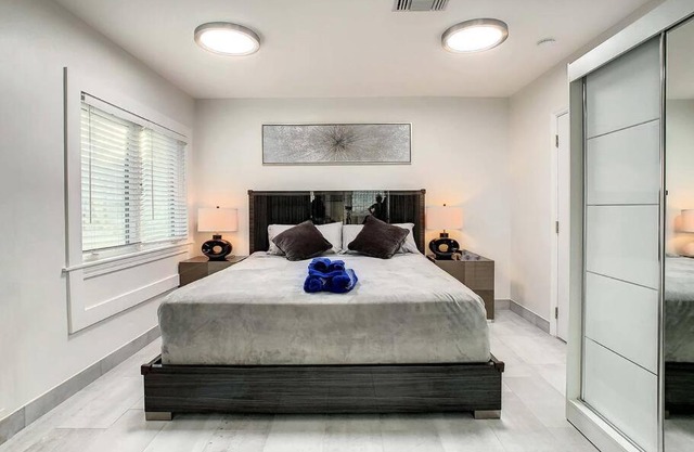 Steps From the beach, renovated 1bd 1 bth