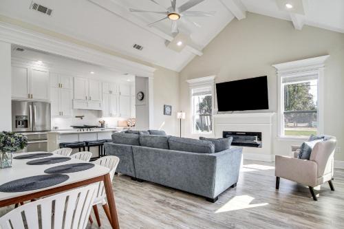 Steps to Beach Modern Gulfport Getaway!