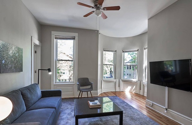 Vintage 3BR DePaul Loft No. 1