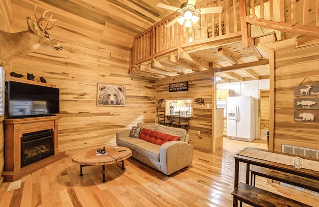 Steps to Kentucky Lake: Cozy Cabin w/ Deck!