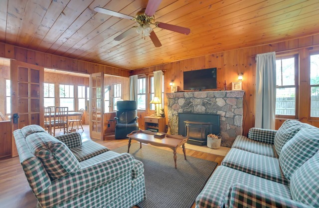Steps to Lake: Cedarville Cabin w/ Community Perks