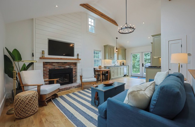 Steps to Rock Harbor, Fully Renovated Cape Cod Cottage