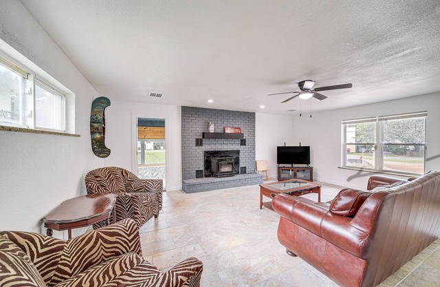 Steps to the Lake: Eufaula Home w/ Game Room!