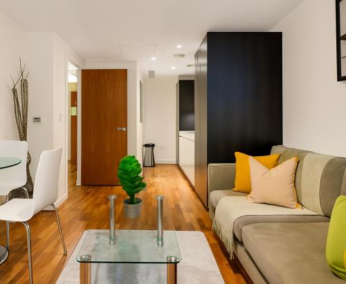 Still Life Moorgate Deluxe