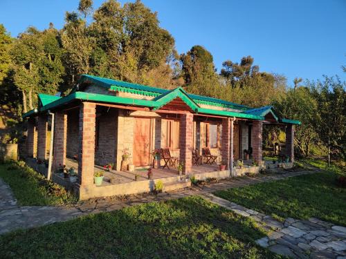 Stone cottage 2BR in Mukteshwar by Homeyhuts