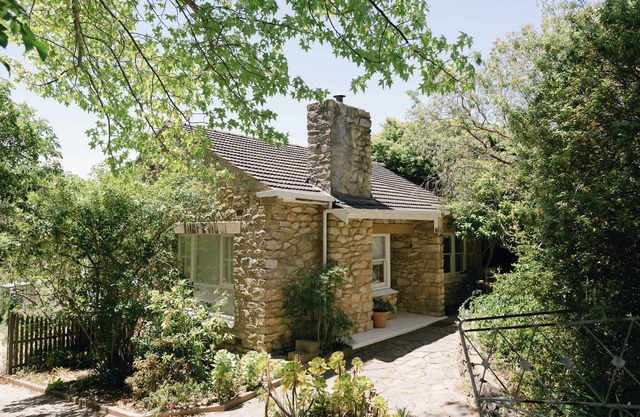 Stone Gate Cottage Modern meets Charm