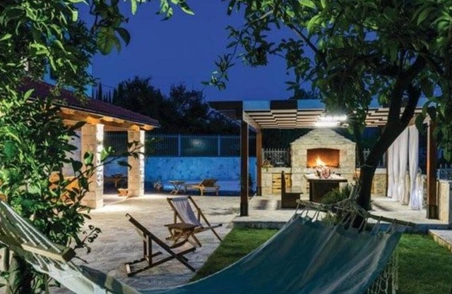 Villa San Nicolo-pool with hydro massage, BBQ, private parking, playground area