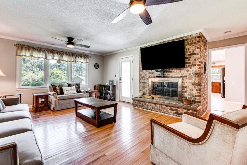 Stonecrest Family Home Close to Panola Mountain!