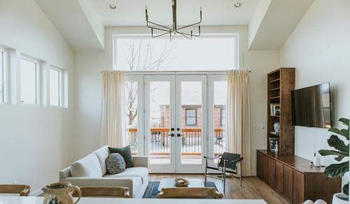 Storybook Nashville Guesthouse - Perfect for Couples and Solo Travelers