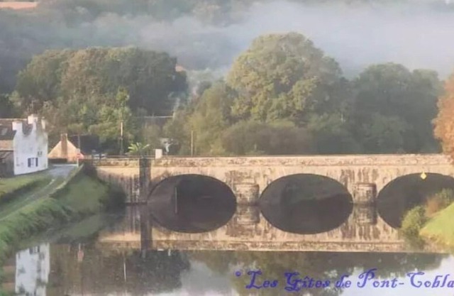 Stroll along the Nantes Brest Canal
