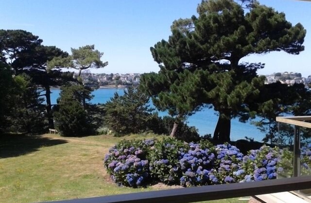 ESTUDIO 30 m2 vista al mar con terraza en parque privado