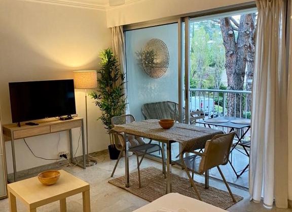 Studio 5 minutes Cannes et plages, terrasse, piscine