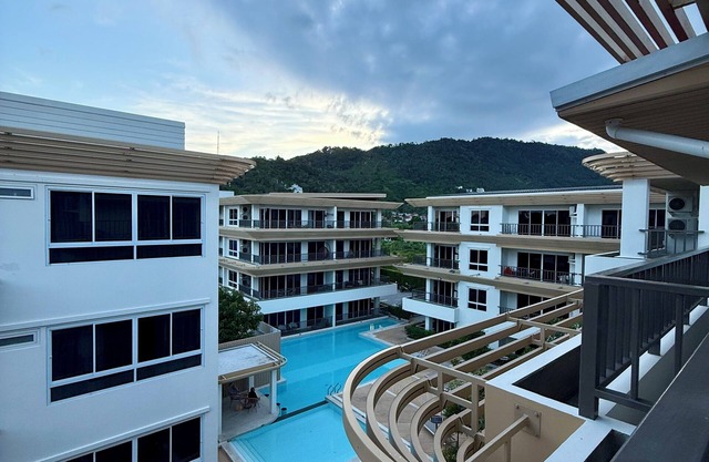 Studio appartment at The Terraza with shared pool in great area!