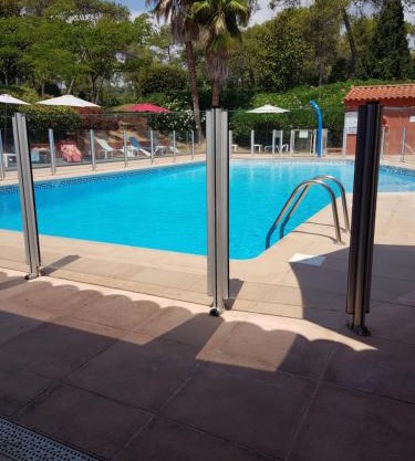Studio Albatros en RDJ avec Terrasse, Parking privé, Piscine, proche Golf St Donat