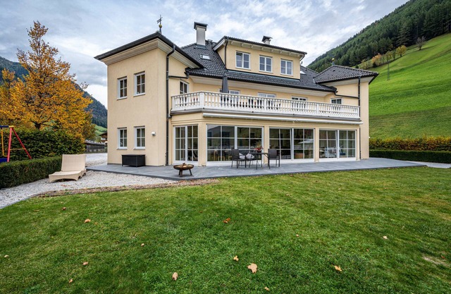 Estudio 'Alpen Living 1st Floor Small' con vistas a la montaña, bañera de hidromasaje y Wi-Fi