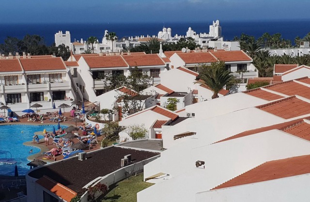 Apartamento estudio 'Las Américas' con vistas a la montaña, piscina y Wi-Fi