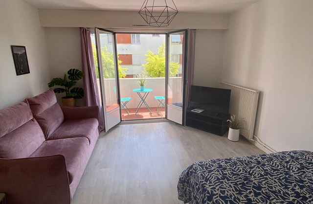 Apartamento estudio 'Grand Studio Avec Loggia' con terraza privada, balcón y Wi-Fi