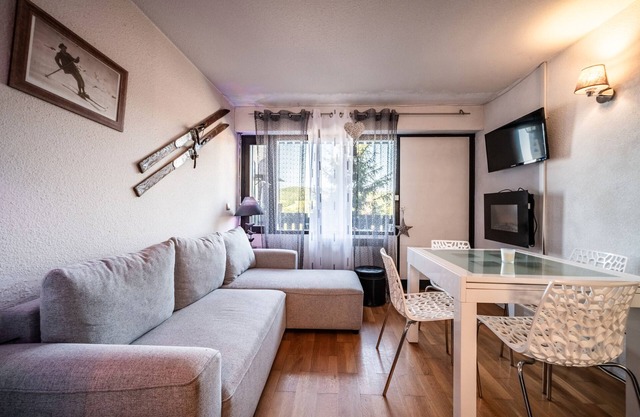Apartamento estudio 'De Charme' con vistas a la montaña y balcón