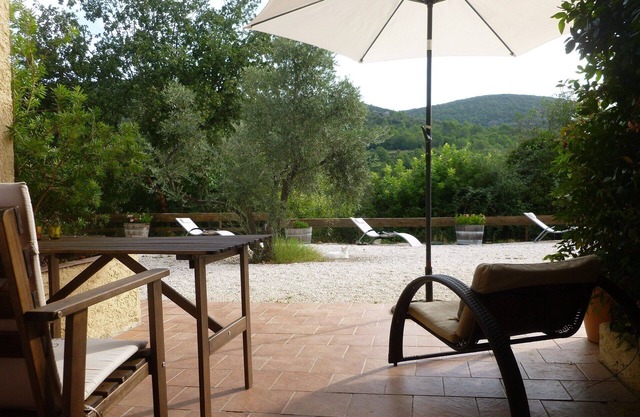 Studio with lovely view, in the countryside of the Var, Provence.