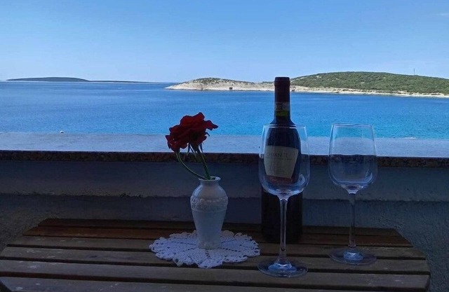 Apartamento-estudio en la playa Martinscica, Cres (AS-23980-c)