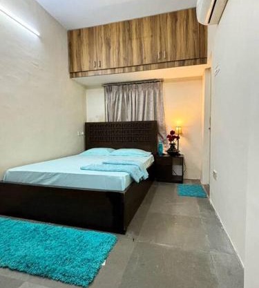 Studio Flat with Kitchen