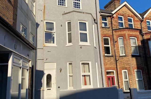 Studio Flat Yards From Bournemouth Beach