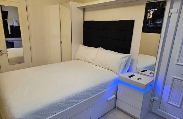 Studio for 2Guests-Parking-Garden-NearLondon-Ac