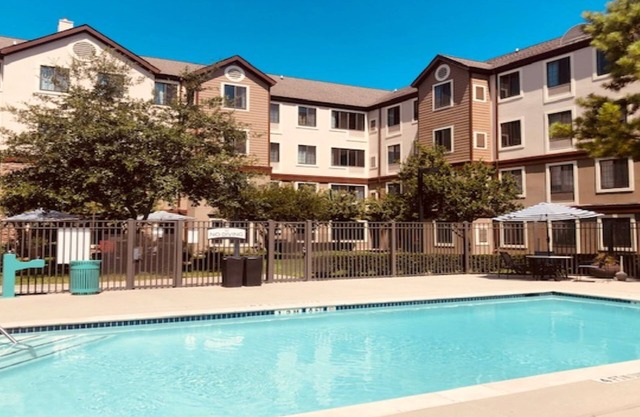 Estudio para viajes de negocios! Shuttle gratuito, desayuno buffet + centro de negocios las 24 horas