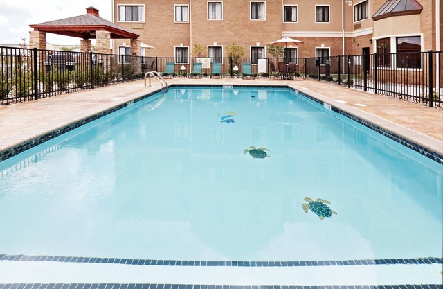 Estudio cerca del centro comercial Quail Springs | Piscina de temporada + desayuno diario gratuito