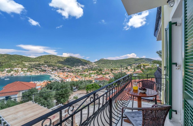 Estudio 'Veronis 6' con vistas al mar, piscina compartida y Wi-Fi