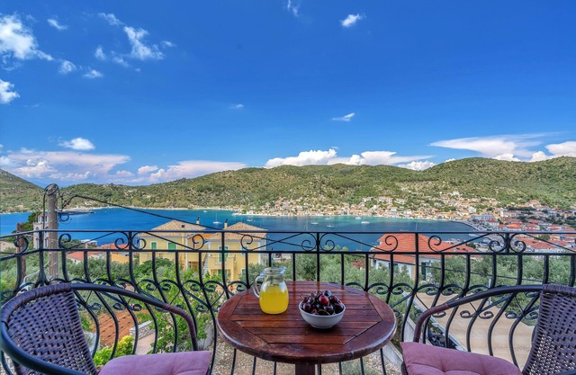 Estudio 'Veronis 7' con vistas al mar, piscina compartida y Wi-Fi