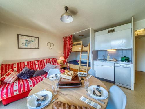 Studio Vostok Zodiaque-79 by Interhome