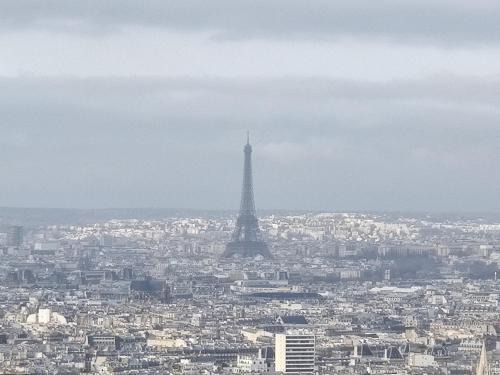 Studio with 180 view of Paris