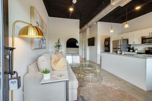 Studio with 2 Queen Beds 7 mins to Broadway