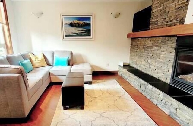 Stunning 1 BDRM Condo / Modern Décor / Air Con