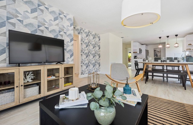 Stunning 3 BDR Beach House + Private Yard in Miami