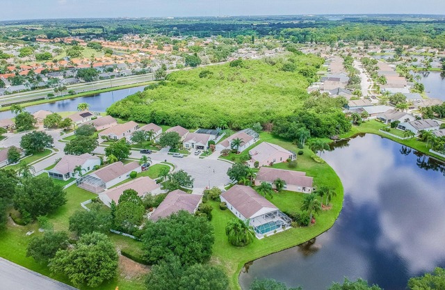 Impresionante villa con piscina de 4 dormitorios con vistas al lago y spa