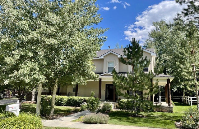 Stunning 3 bedroom ski house near The Canyons Base of Park City!