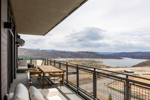 Stunning 3BR in New Deer Valley East Village Ski, Dine, and Relax! Sleeps 8, Modern Amenities